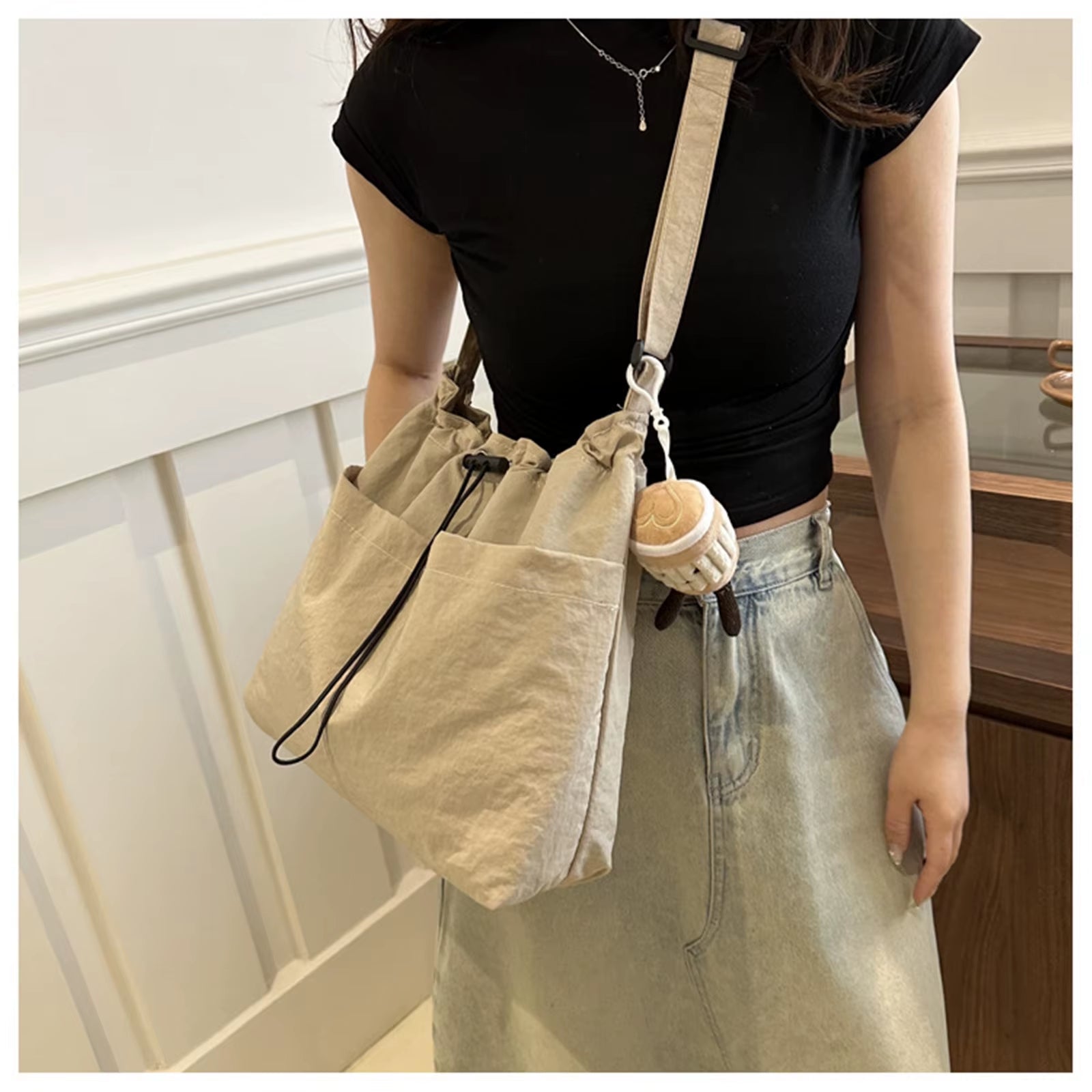 New Fashion Drawstring Shoulder Bag Travel Casual Nylon Tote Bag Large Capacity Basic Style Crossbody Bucket Bag for Women