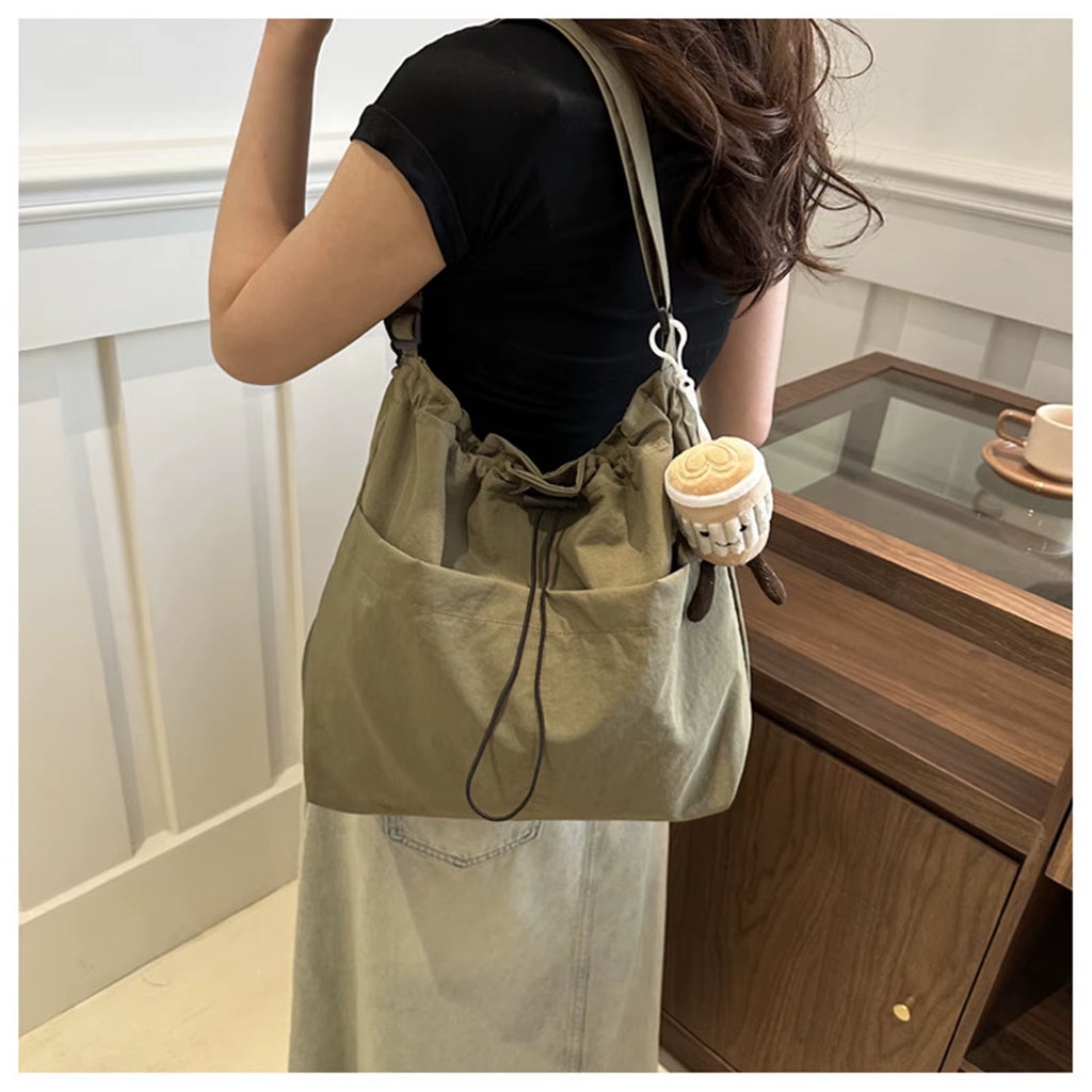 New Fashion Drawstring Shoulder Bag Travel Casual Nylon Tote Bag Large Capacity Basic Style Crossbody Bucket Bag for Women